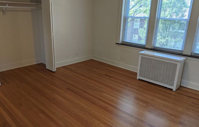 3319-21 W Catalpa