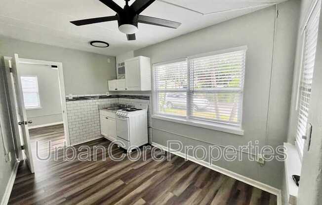 1023 LOCUST ST NE