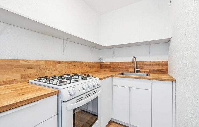 1 bed, 1 bath, 440 sqft, $850, Unit 608