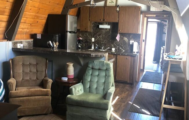 QUAINT CABIN IN A GREAT LOCATION!!