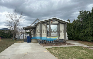 Beautifully Updated 2 Bed, 2 Bath Home in Oakcrest Mobile Home Park – Coeur d’Alene
