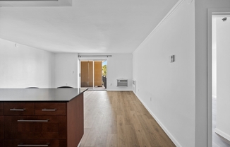 1 bed, 1 bath, 670 sqft, $2,100, Unit 6G