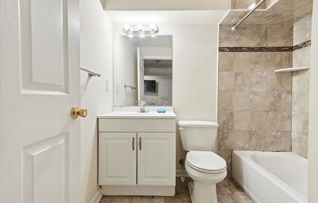 4 beds, 2 baths, $1,925, Unit Unit 13