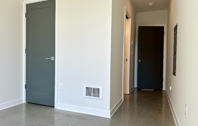 216 F 10 AVE E