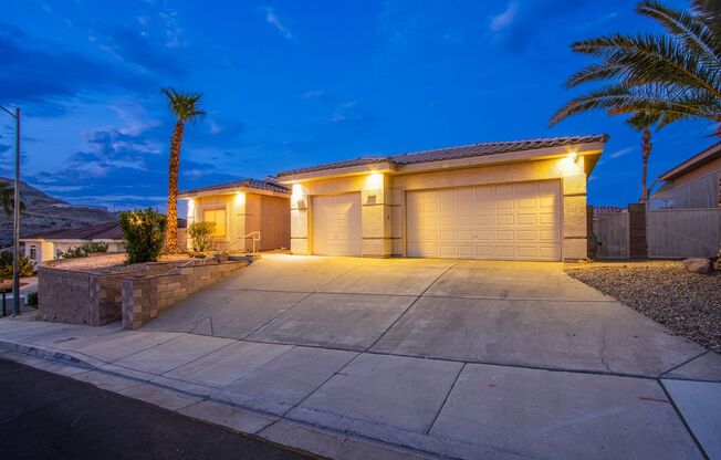 Beautiful 3 bed/3 bath home with pool in Calico Ridge in Henderson!