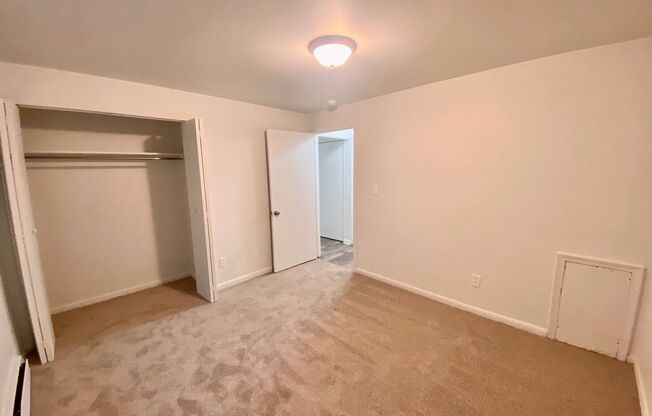 2 beds, 1 bath, $1,295, Unit 4