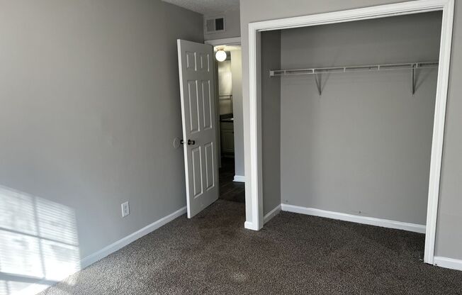 2 beds, 1 bath, 805 sqft, $899, Unit I113