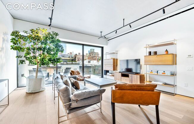 455 W 19 ST