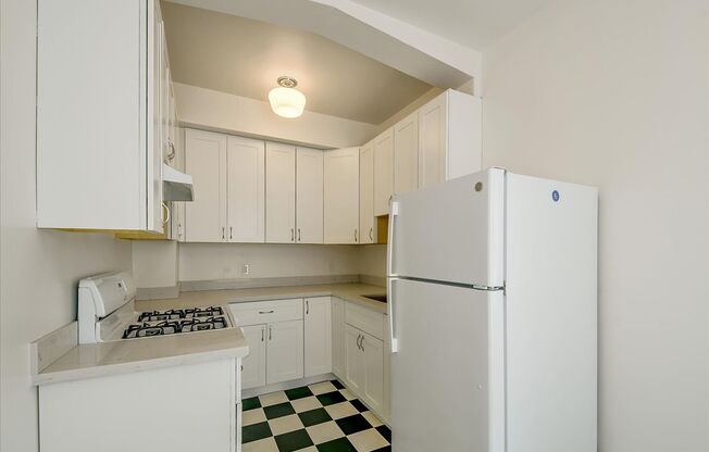 1 bed, 1 bath, $2,950, Unit 23