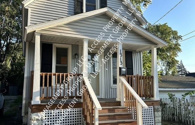 1313 COURTNEY ST NW
