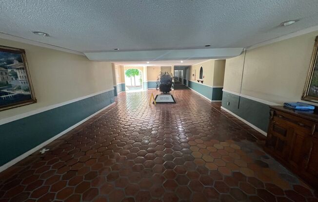 Sunny 1 bed 1 bath Condo in Santa Clara. Lots of community amenities.