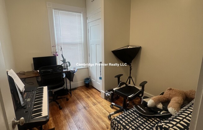 1423 CAMBRIDGE