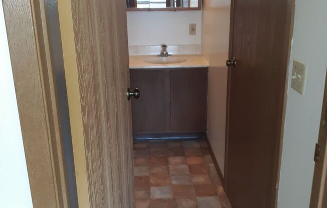 Studio, 1 bath, 370 sqft, $550, Unit 305