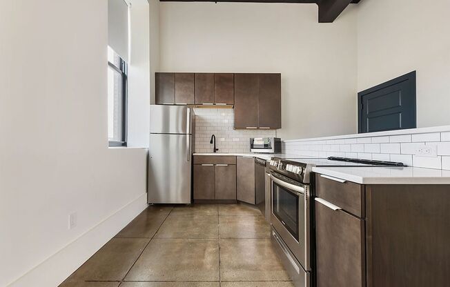 1 bed, 1 bath, 400 sqft, $1,350, Unit Schwab Industrial-005