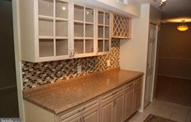 3 BEDROOM CONDO WITH BALCONY, ALL UTILITIES INCLUDED