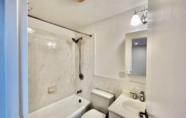 2 beds, 2 baths, 963 sqft, $3,950, Unit 1002