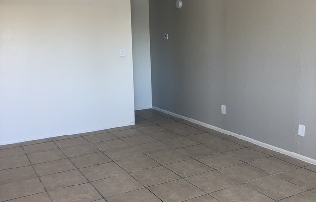1 bed, 1 bath, 650 sqft, $1,100, Unit 126