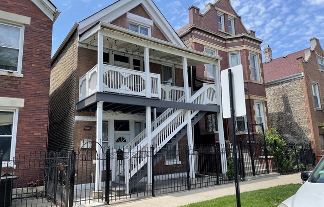 2620 S SAWYER AVE
