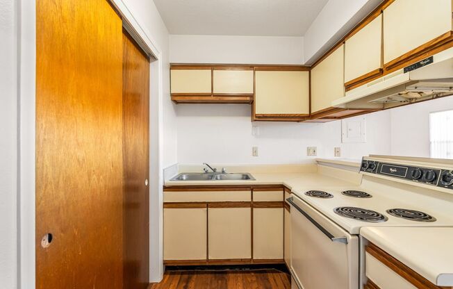 Studio, 1 bath, 520 sqft, $1,075, Unit 021