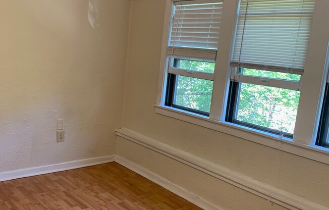 Studio, 1 bath, $725, Unit 25