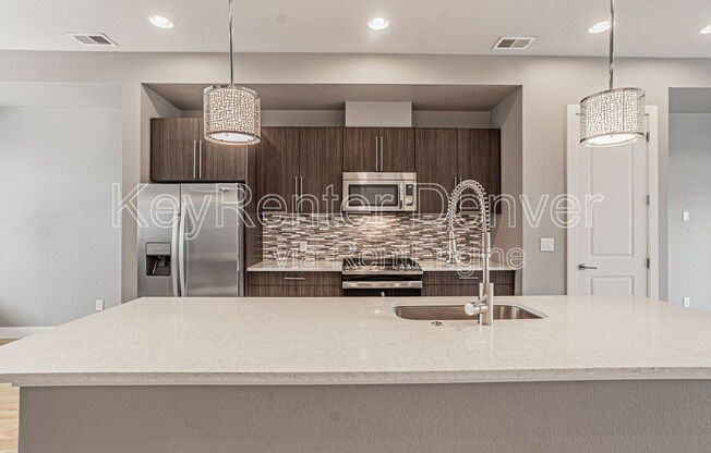 3134 W 20 AVE