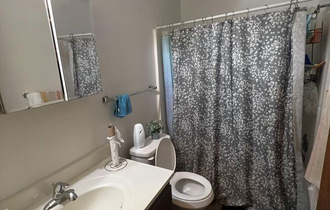 2 beds, 1 bath, 770 sqft, $825