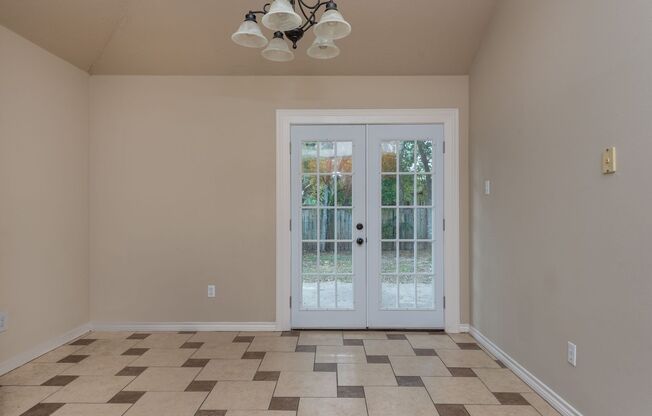 Beautiful 4 Bed, 2 Bath in a Great Location!