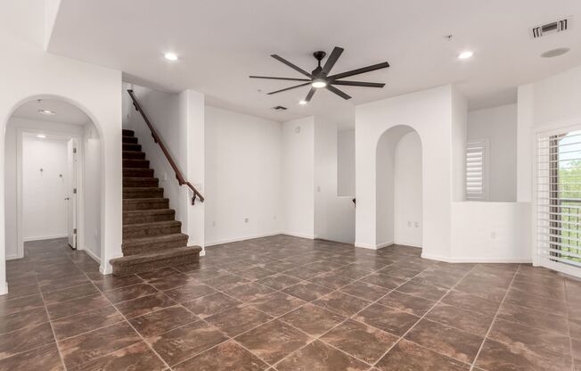 2 beds, 2 baths, $2,900, Unit # 1076