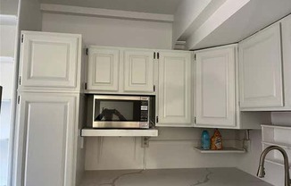 123 E 37 ST
