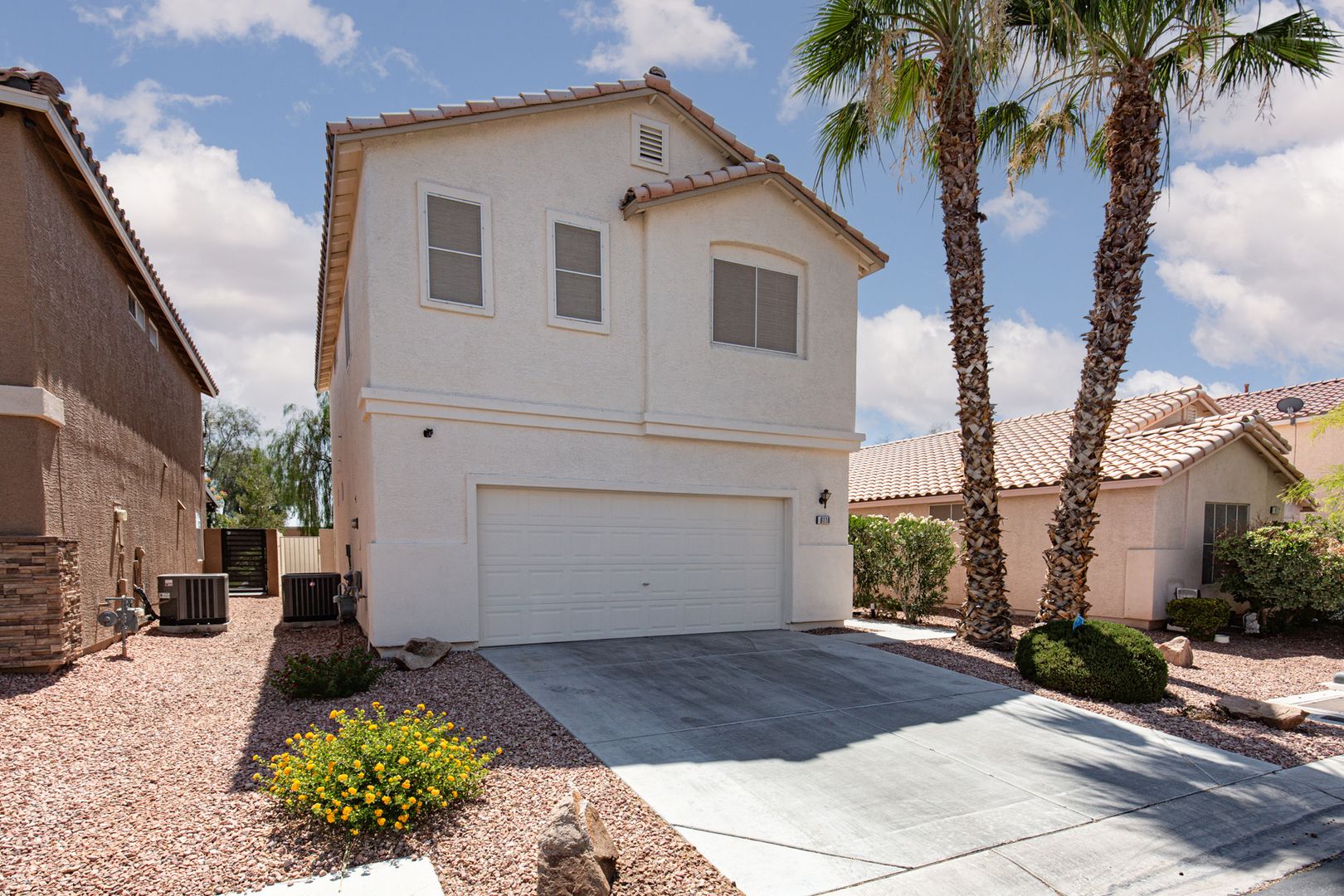 3 bedroom home located near 215 Freeway and shopping.