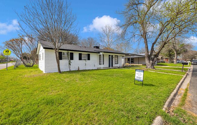 Single Story Home on a Corner Lot in Seguin, TX,  50% off of first months rent!