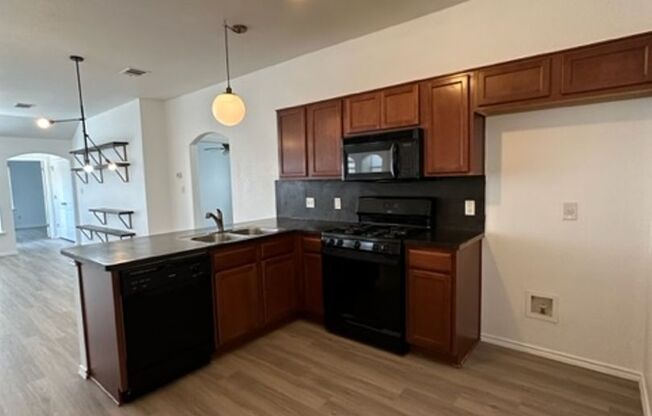 3 beds, 2 baths, $1,650