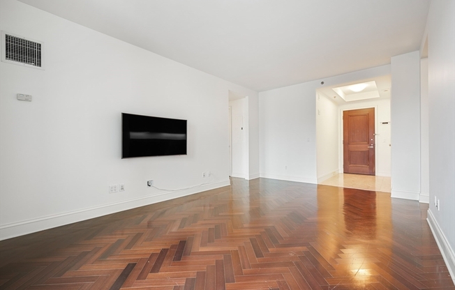 1 bed, 1 bath, 725 sqft, $4,950, Unit 1401