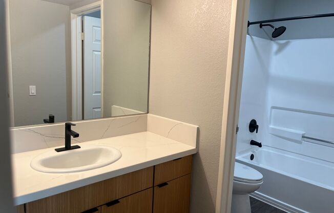 2 beds, 1 bath, 875 sqft, $2,760, Unit 597