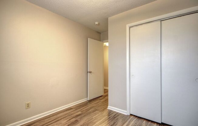 3 beds, 1.5 baths, 1,000 sqft, $1,125, Unit 1527-01