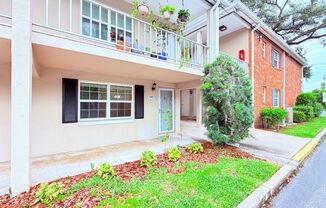 !PRICE DROP! Great complex on Lake Killarney (Free Admin Fee)