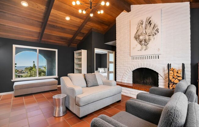 Gated 4bd Vista Home on Hilltop with Incredible Views!