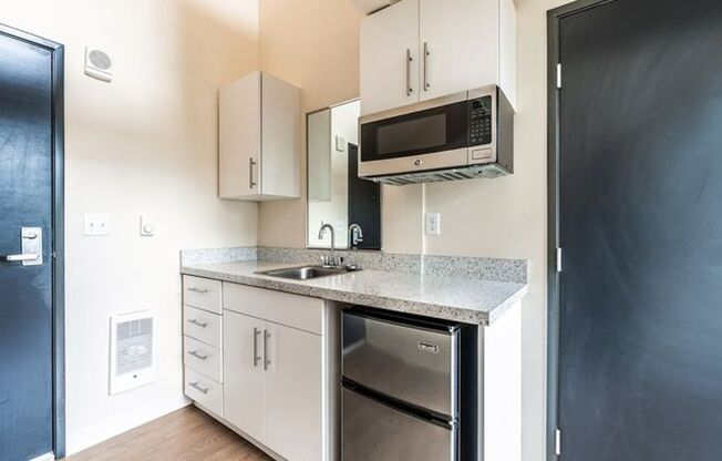 Studio, 1 bath, 220 sqft, $1,200, Unit A31