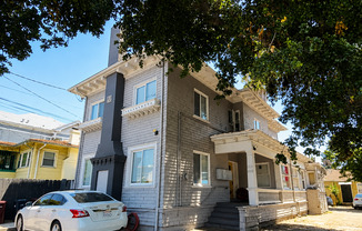 1832 Fruitvale ave!  Comfortable Living in the Heart of Fruitvale