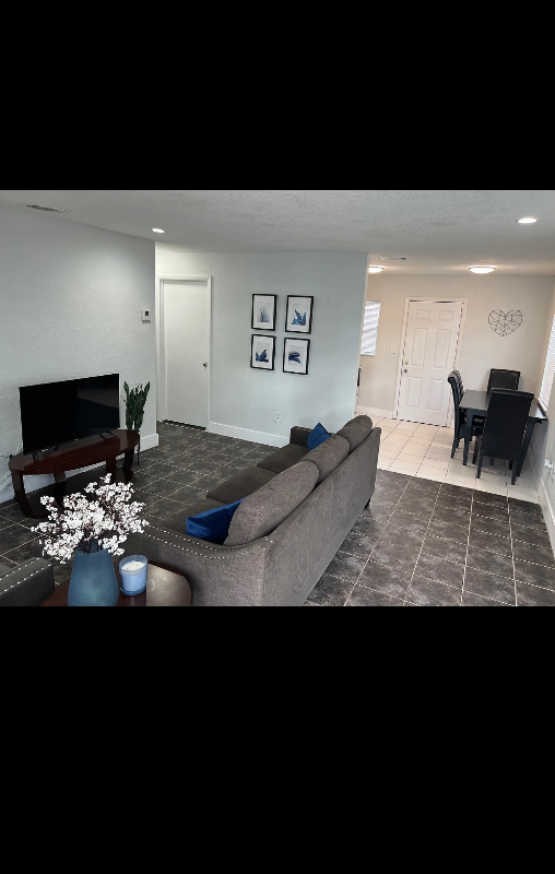 1369 NW 40 ST