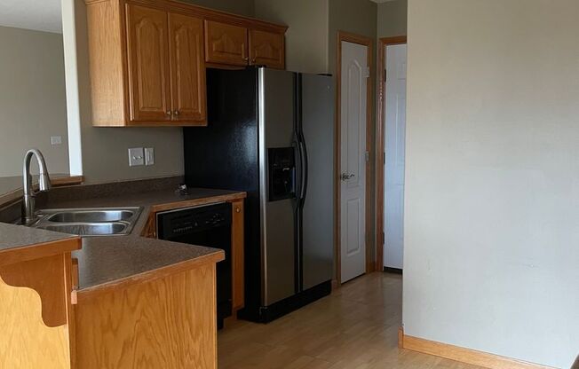 3 beds, 2 baths, $1,350