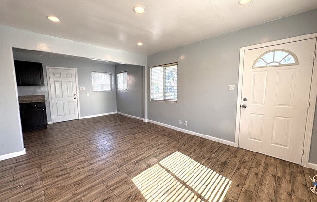 1314 W 106 ST