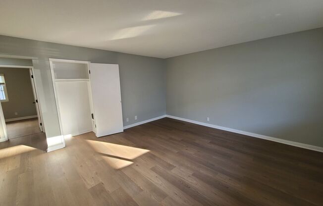 2 beds, 1 bath, 950 sqft, $3,150, Unit 4720-21