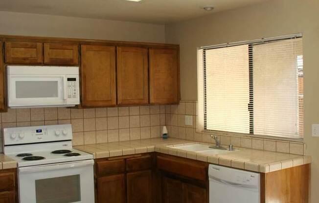 2 beds, 1.5 baths, $1,650, Unit UNIT B