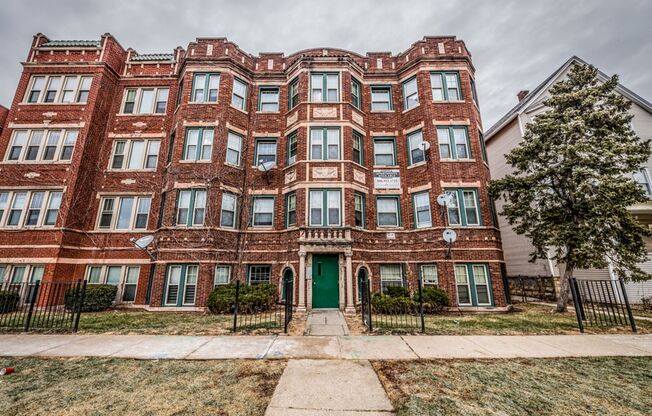 5948 W Superior