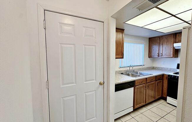2 beds, 2 baths, $1,400