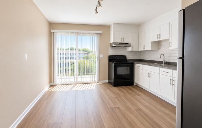 2 beds, 1 bath, 1,010 sqft, $1,150, Unit I01