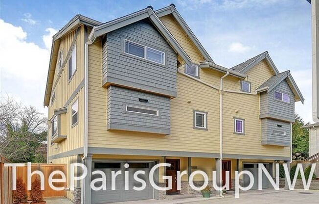 Gorgeous 3 Story In-City Seattle Townhome w/Skyline View!