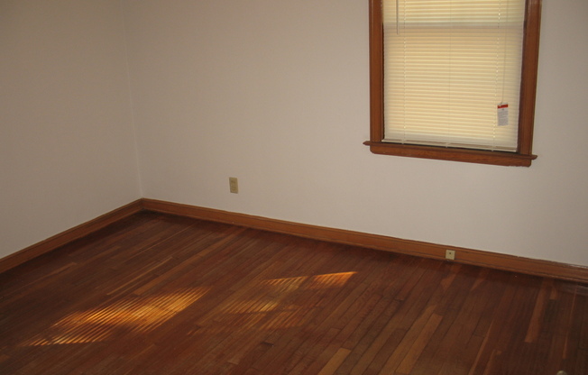 2 beds, 1 bath, $1,095