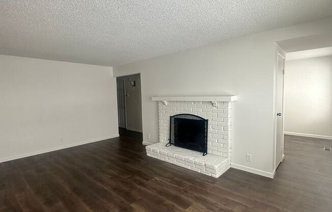 2 beds, 1 bath, 905 sqft, $1,400, Unit 5474-C